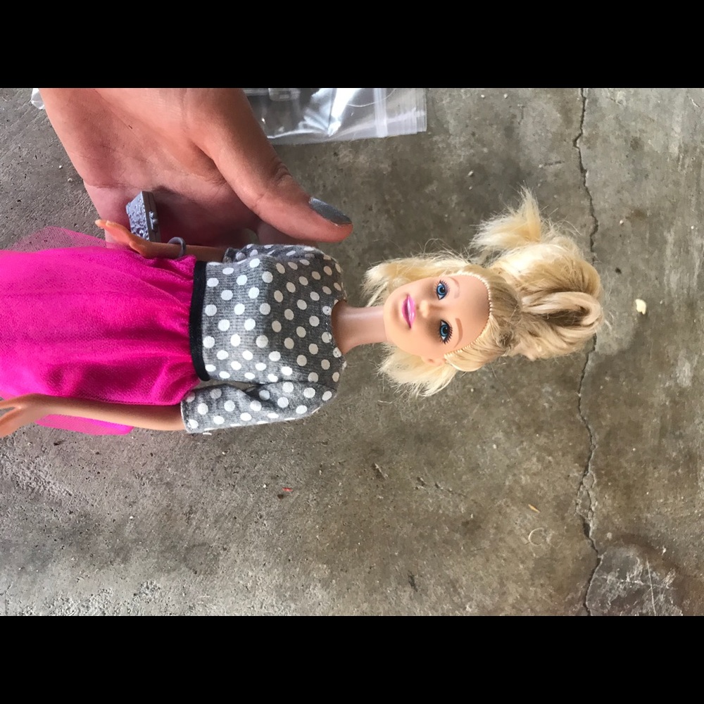 Barbie - Picture 3 of 6